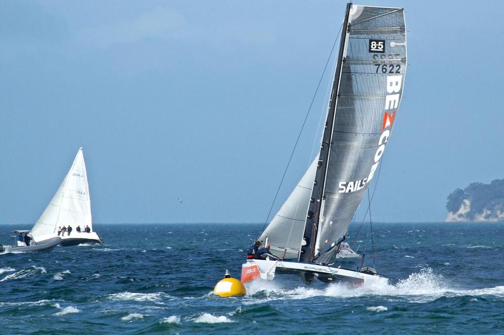 Mark rounding - RNZYS Winter Series, August 2, 2014 © Richard Gladwell www.photosport.co.nz